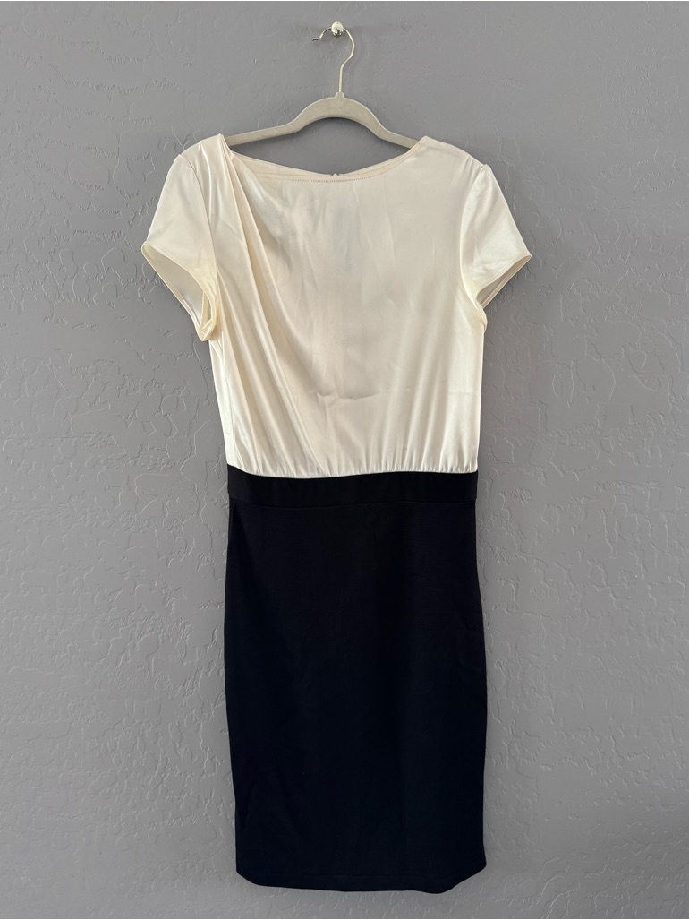 St. John Classic Two-Tone Black And Cream Sheath Dress Size 4